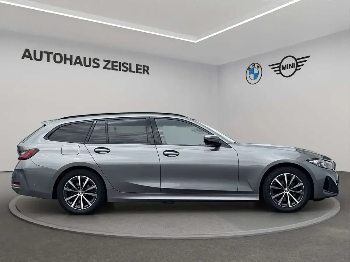 Gebraucht BMW 320 184 PS (135 kW) 2025 Skyscraper grau Kombi
