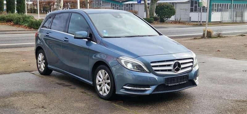 Gebraucht Mercedes B180 122 PS (89 kW) 2012 Grau metalic Van / Kleinbus