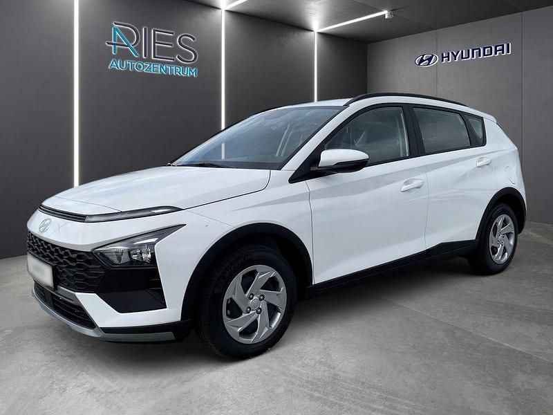 Neu Hyundai Bayon Select 99 PS (72 kW) 2025 Atlas white SUV