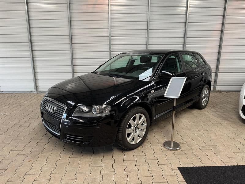 Schwarz Gebraucht 2005 Audi A3 Sportback Comfort Kleinwagen | 4.950 € (Etwas zu teuer) - Bild 1/4