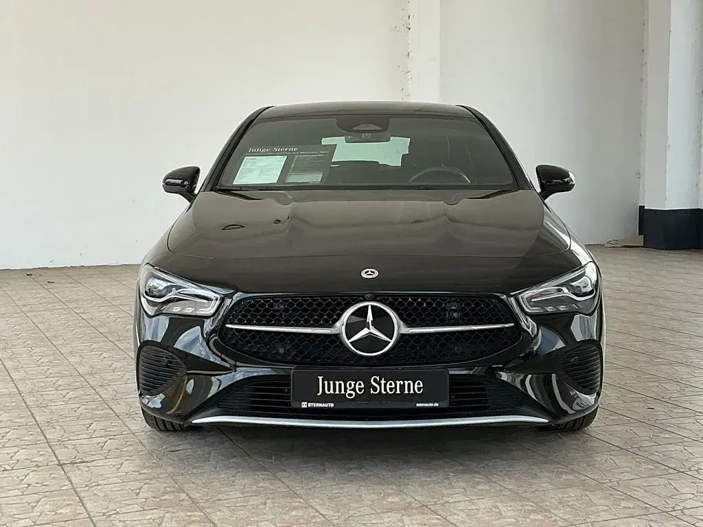Gebraucht Mercedes CLA200 Shooting Brake 163 PS (119 kW) 2025 Unilack nachtschwarz Kombi
