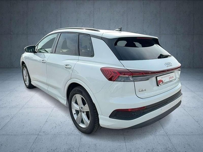 Gebraucht Audi Q4 e-tron Comfort 150 kW (204 PS) 2022 Gletscherweiß metallic SUV