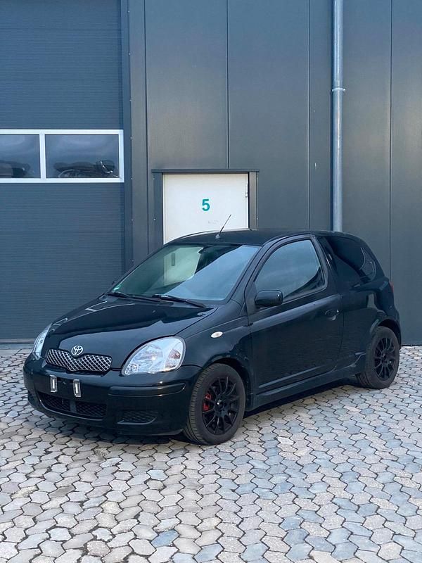Schwarz Gebraucht 2001 Toyota Yaris Kleinwagen | 1.950 € (Fairer Preis) - Bild 1/4