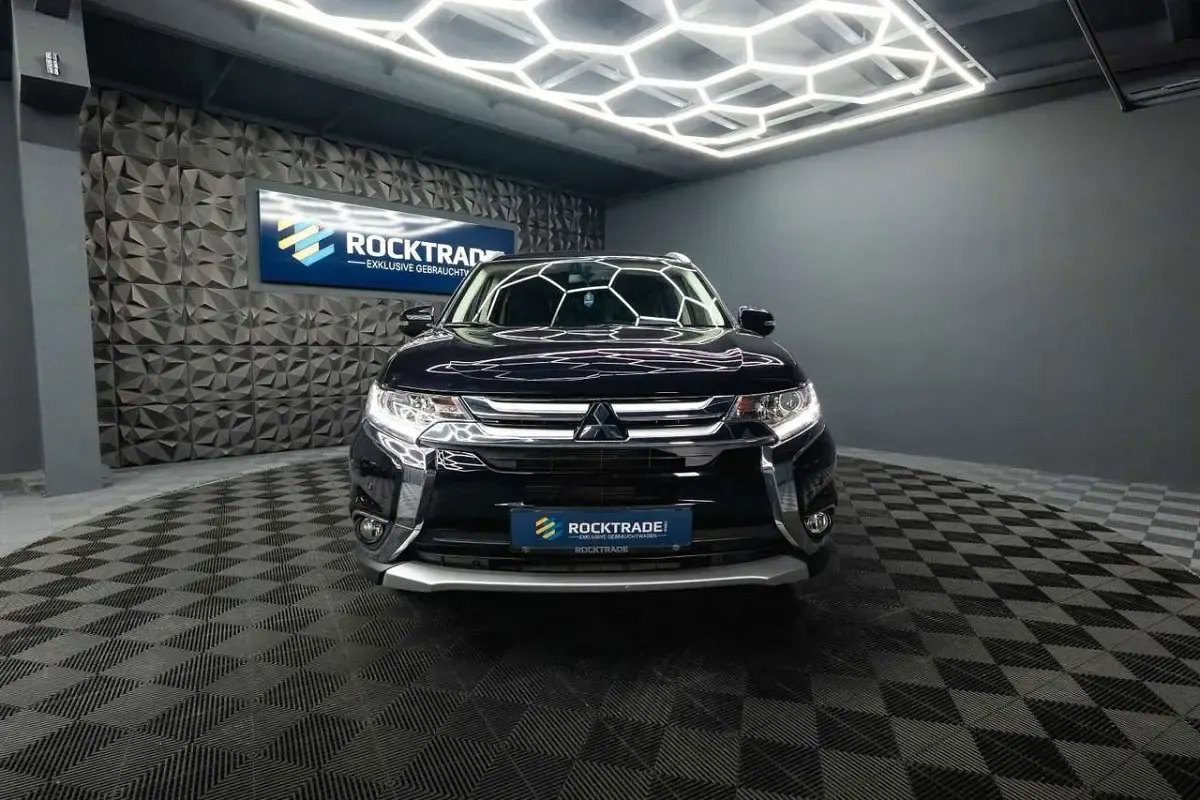 Gebraucht Mitsubishi Outlander Edition 150 PS (110 kW) 2018 Schwarz SUV