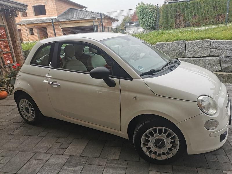 Weiß Gebraucht 2011 Fiat 500 Pop Kleinwagen | 5.250 € (Fairer Preis) - Bild 1/4