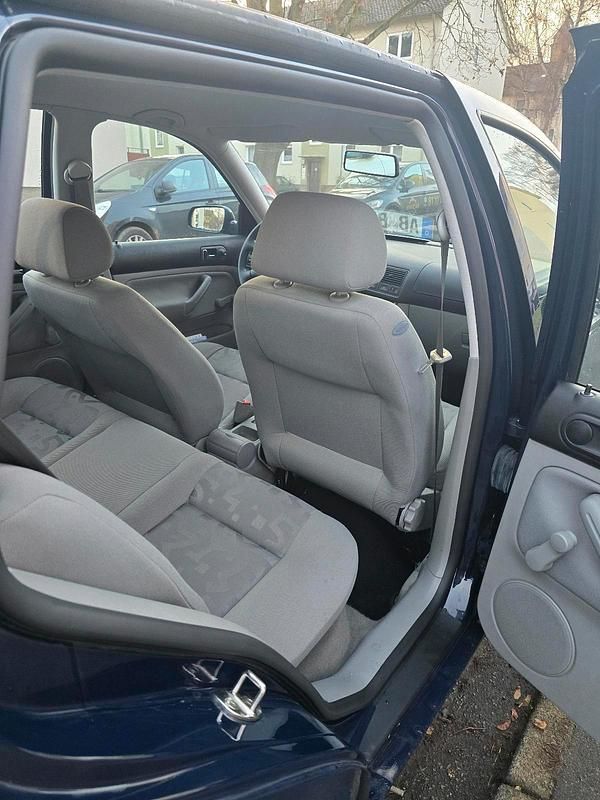 Gebraucht VW Golf III 101 PS (74 kW) 1998 Blau Kleinwagen