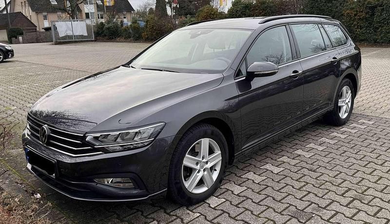 Grau Gebraucht 2021 VW Passat Kombi | 21.999 € (Superpreis) - Bild 1/4