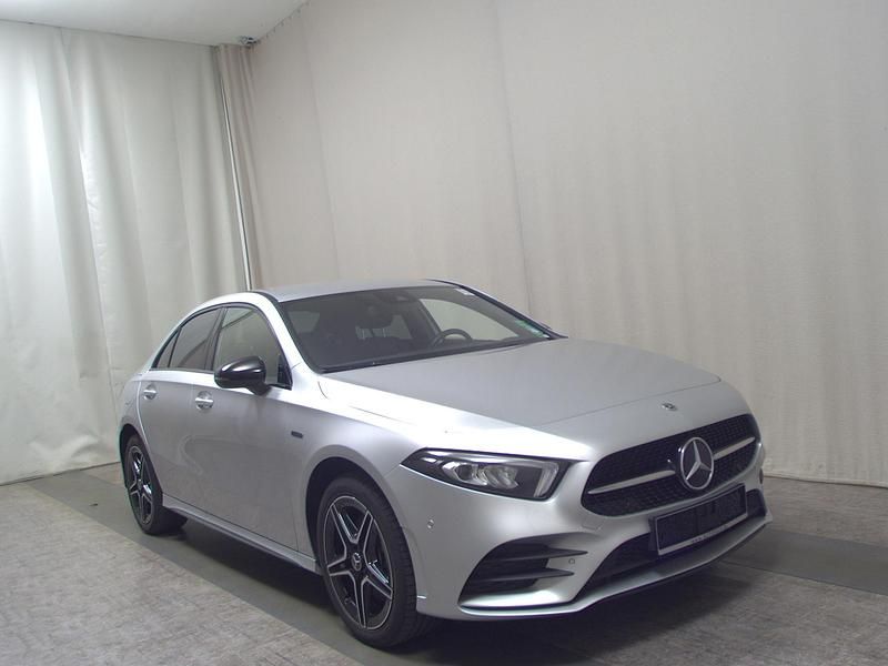 Gebraucht Mercedes A250 Night 218 PS (160 kW) 2021 Grau Limousine