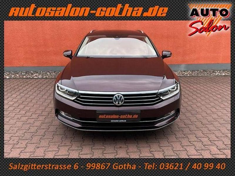 Gebraucht VW Passat Highline 150 PS (110 kW) 2018 Crimson red metallic Kombi