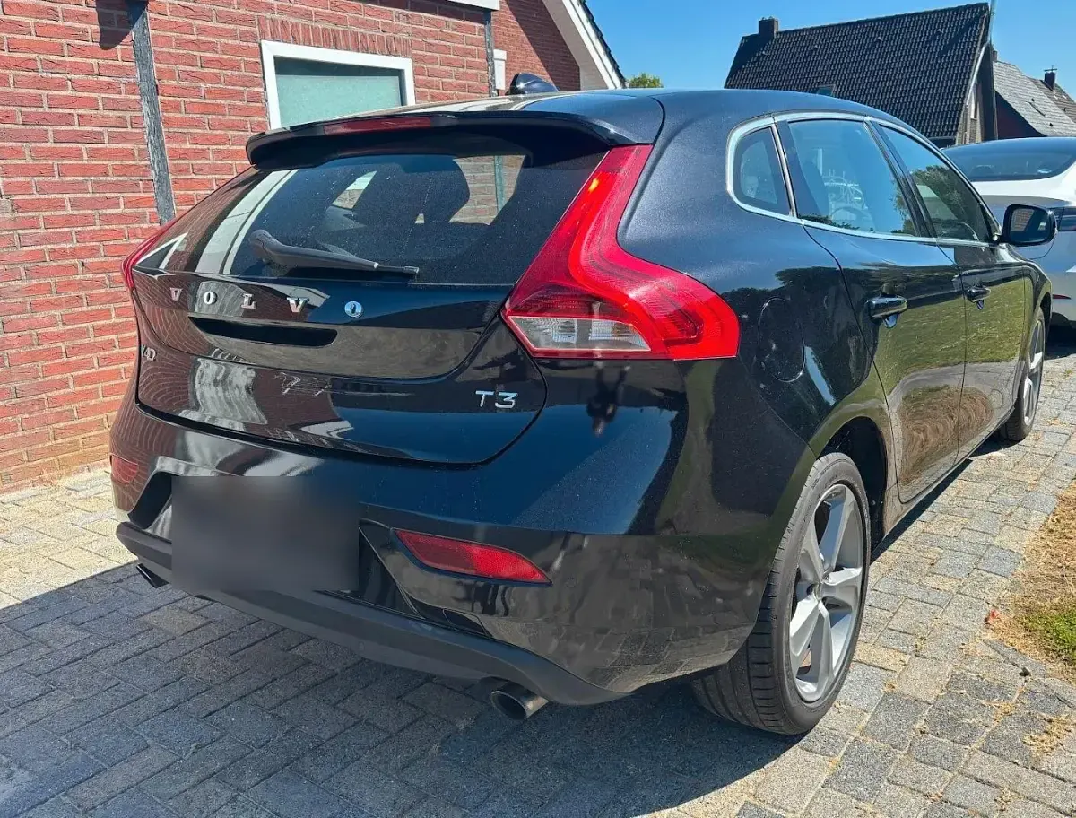 Gebraucht Volvo V40 150 PS (110 kW) 2012 Schwarz Kleinwagen