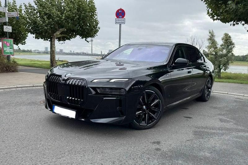 Schwarz Gebraucht 2024 BMW 740 M Sport Limousine | 92.890 € (Fairer Preis) - Bild 1/4