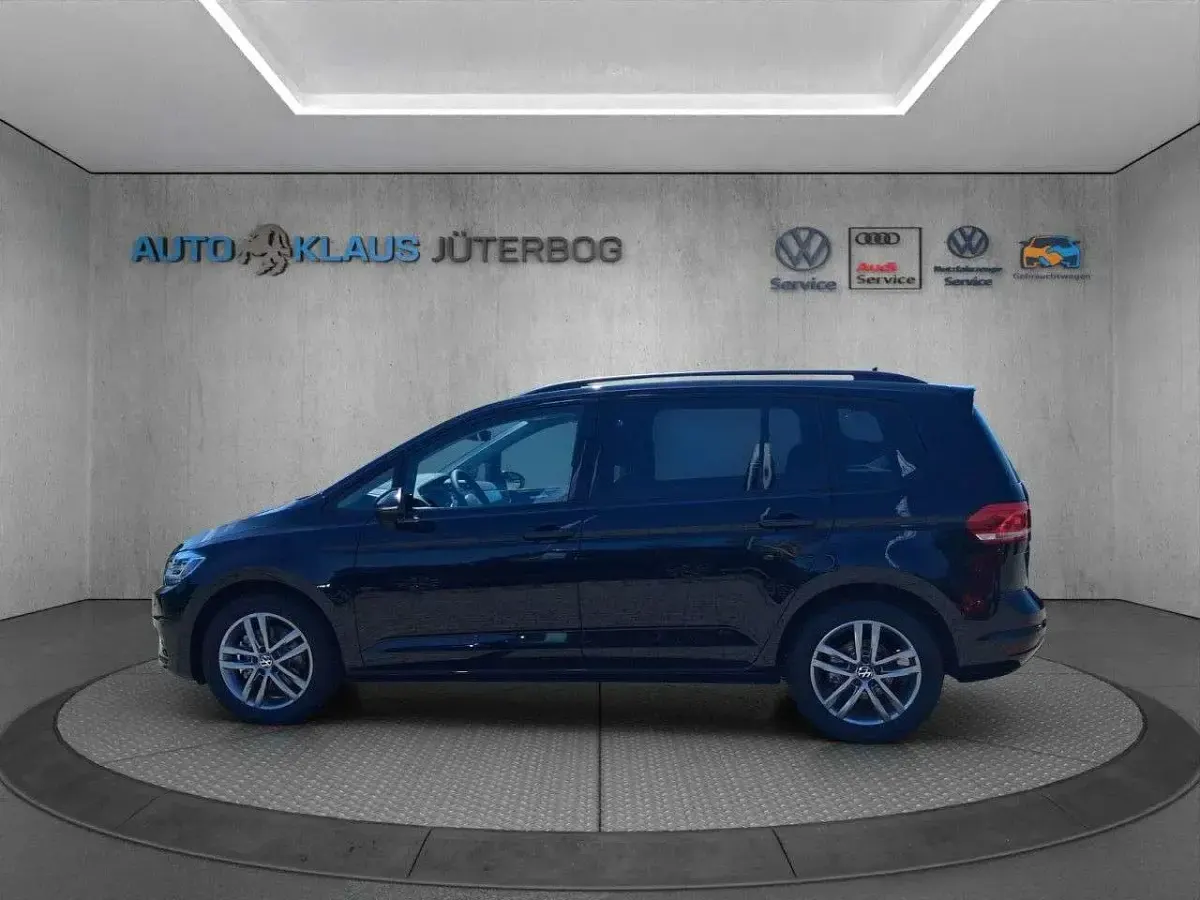 Neu VW Touran Comfortline 150 PS (110 kW) 2026 Grenadillschwarz Van / Kleinbus