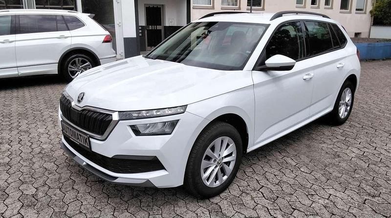 Bila moon/moon white Gebraucht 2024 Skoda Kamiq SUV | 22.490 € (Fairer Preis) - Bild 1/4