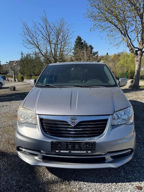 Gebraucht Lancia Voyager S 177 PS (130 kW) 2014 Silber Van / Kleinbus