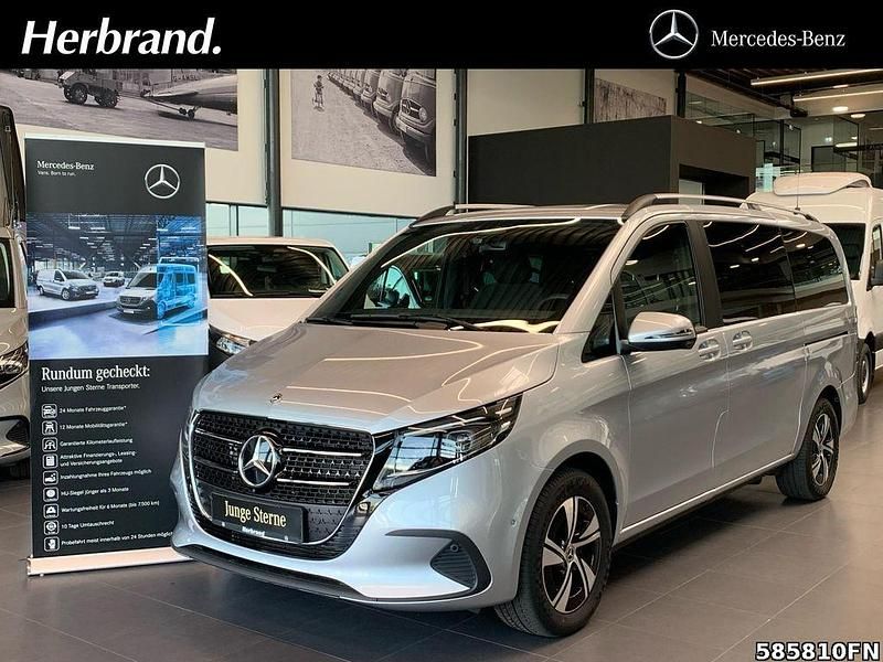 Hightechsilber metallic Gebraucht 2024 Mercedes V300 Style Van / Kleinbus | 74.673 € (Fairer Preis) - Bild 1/4