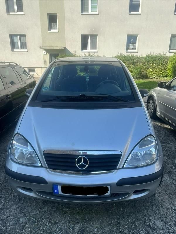 Silber Gebraucht 2002 Mercedes A140 Kleinwagen | 900 € - Bild 1/4