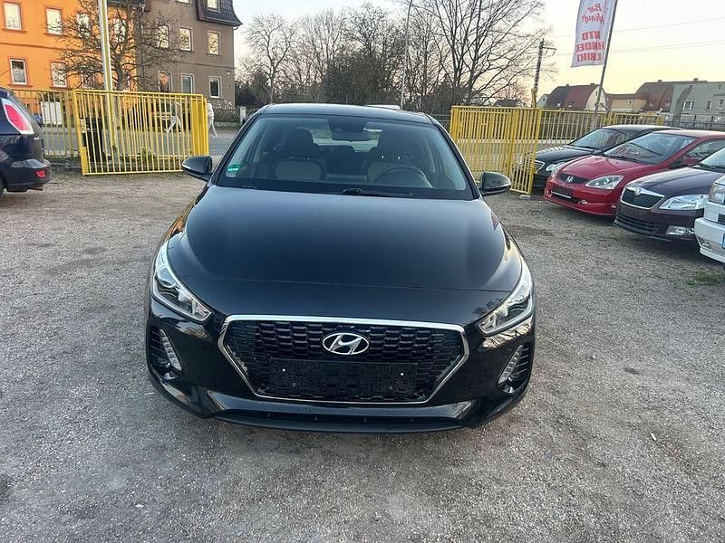 Gebraucht Hyundai i30 99 PS (72 kW) 2018 Schwarz Limousine