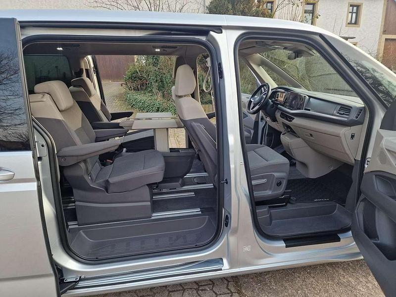 Second-hand VW Multivan Life 150 CP (110 kW) 2024 Argintiu Monovolum