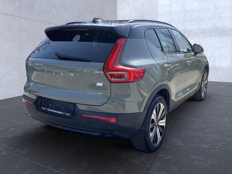 Gebraucht Volvo XC40 Core 185 kW (252 PS) 2023 Sage green / (metallic) SUV