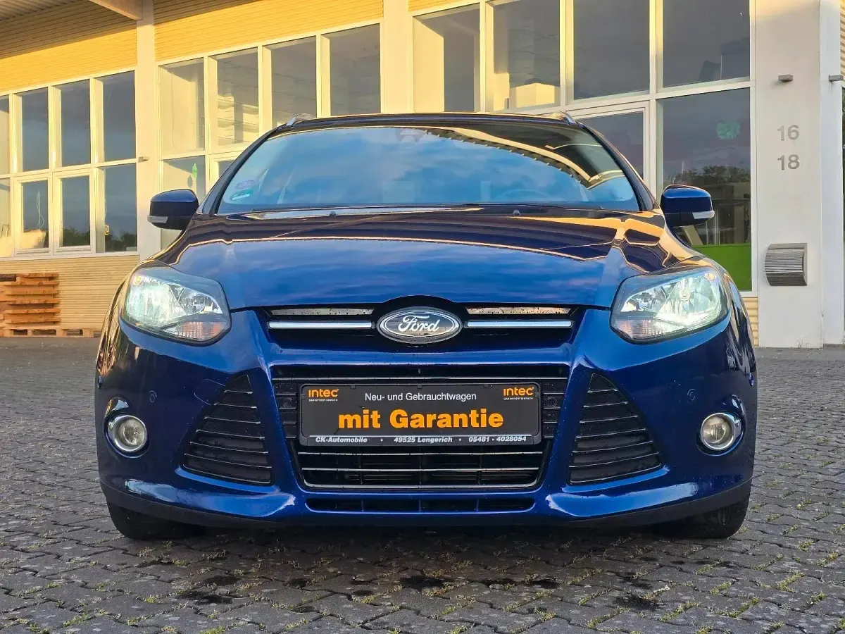 Gebraucht Ford Focus Titanium 125 PS (91 kW) 2014 Blau Kombi