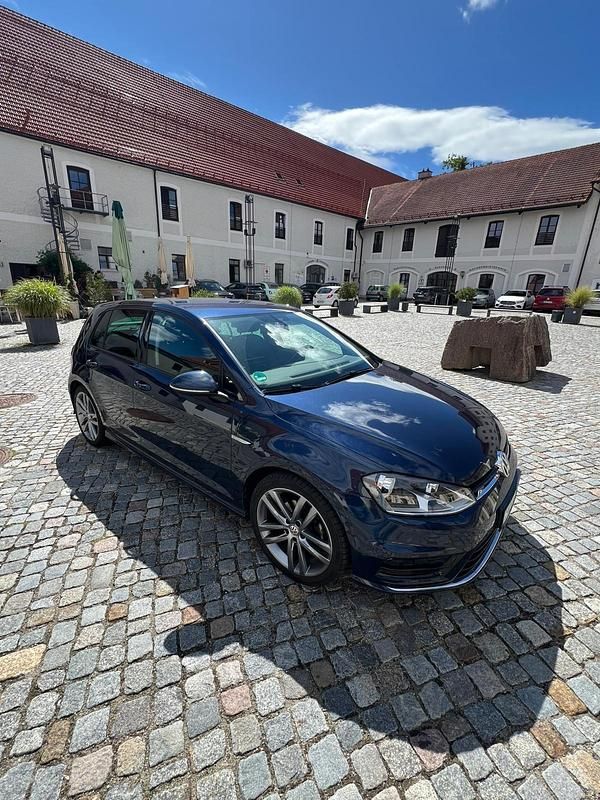 Blau Gebraucht 2014 VW Golf VII Cup Kleinwagen | 9.800 € (Fairer Preis) - Bild 1/4