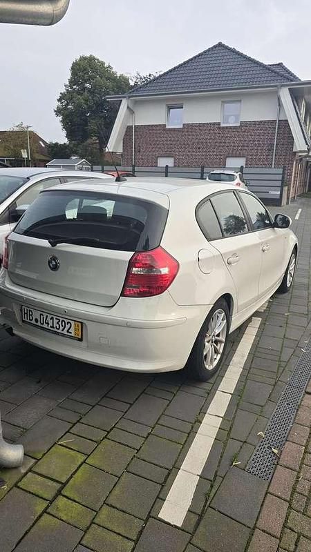 Gebraucht BMW 116 116 PS (85 kW) 2011 Weiß Kleinwagen