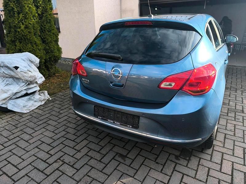 Gebraucht Opel Astra 120 PS (88 kW) 2013 Blau Limousine