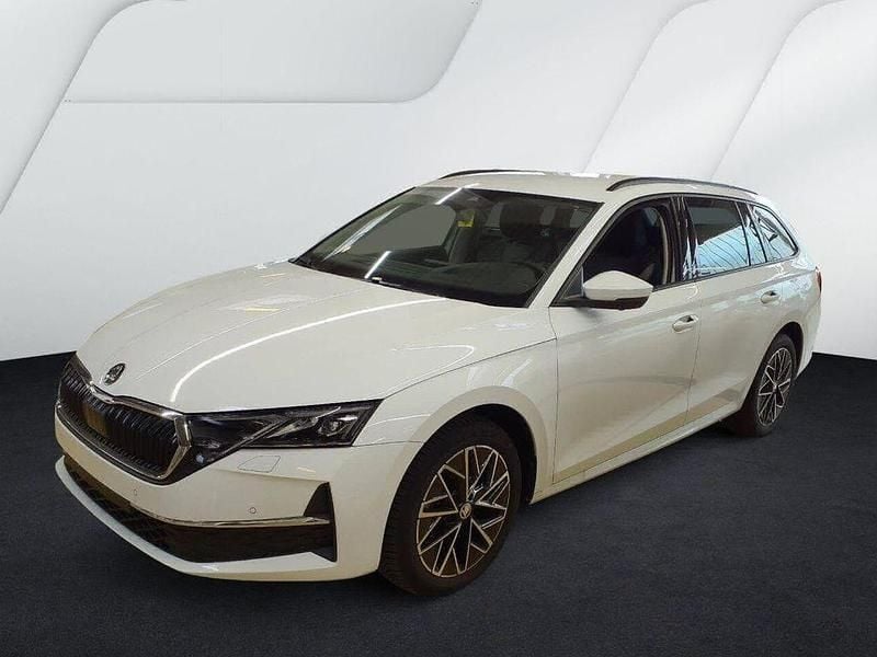 Moon weiss Gebraucht 2024 Skoda Octavia Selection Limousine | 29.440 € (Guter Preis) - Bild 1/4