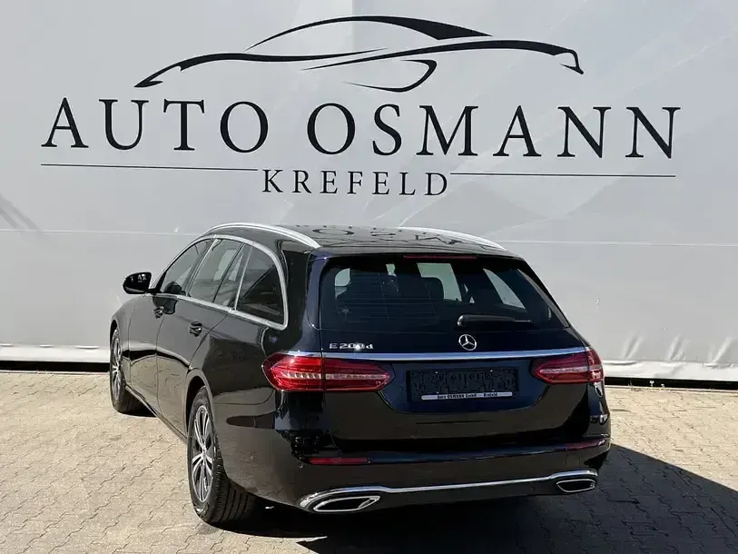 Gebraucht Mercedes E200 Avantgarde 160 PS (117 kW) 2023 Schwarz Kombi