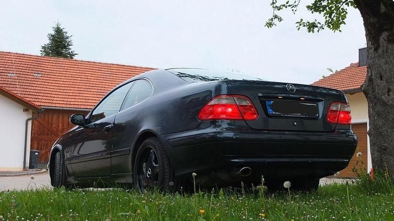 Gebraucht Mercedes CLK320 Elegance 218 PS (160 kW) 2001 Schwarz Coupé