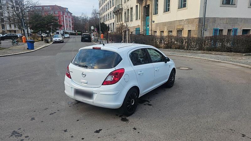 Gebraucht Opel Corsa Active 87 PS (63 kW) 2013 Weiß Kleinwagen