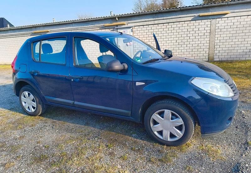 Gebraucht Dacia Sandero 75 PS (55 kW) 2010 Blau Limousine