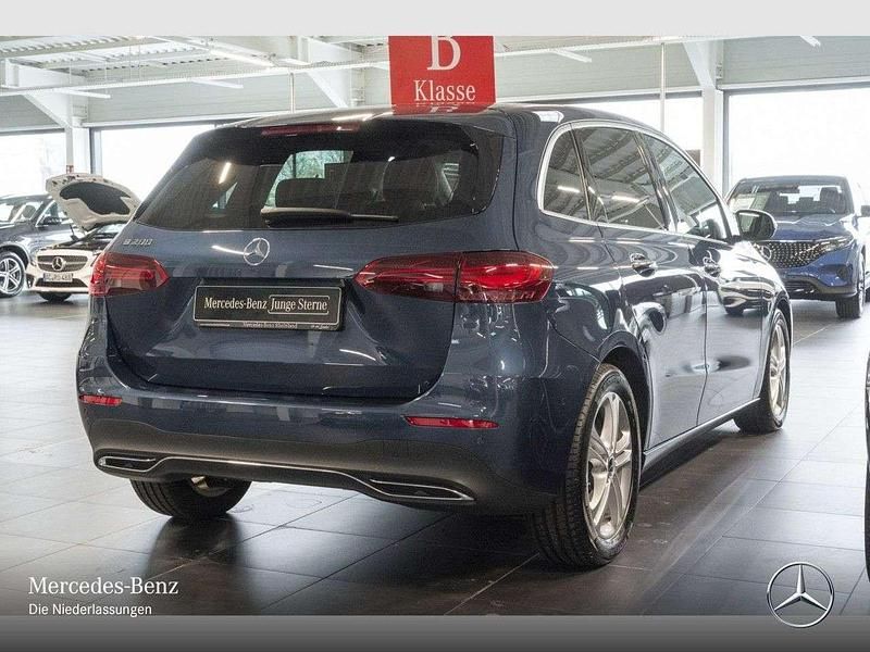 Gebraucht Mercedes B200 Progressive 163 PS (119 kW) 2023 Blau Van / Kleinbus
