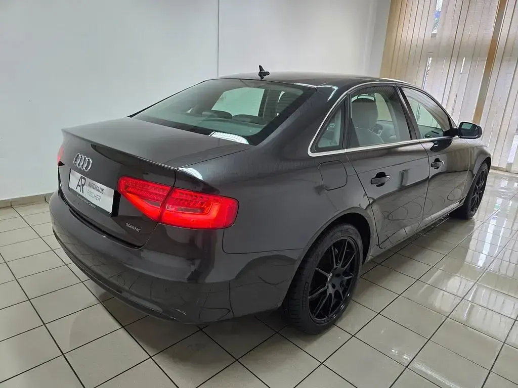 Używany Audi A4 Ambiente 224 KM (164 kW) 2015 Szary Sedan/Limuzyna