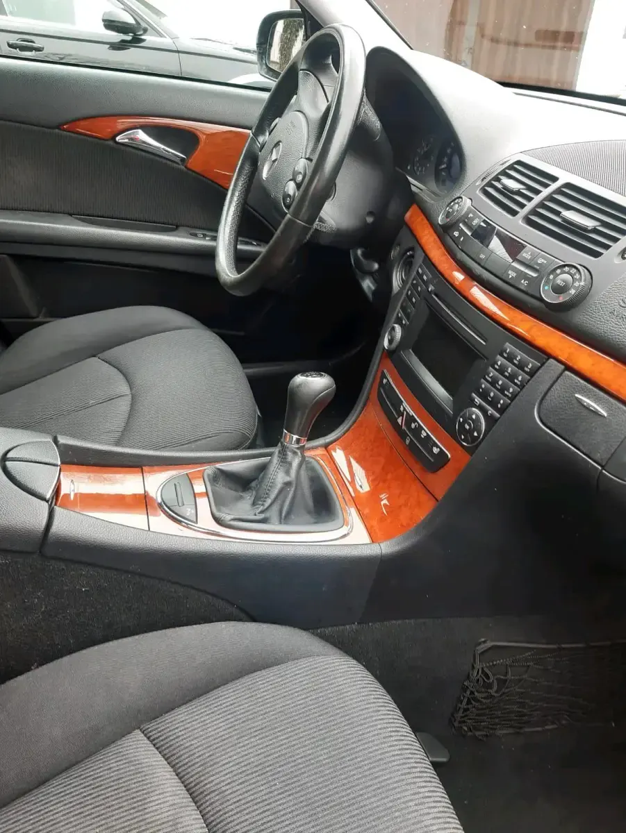 Second-hand Mercedes E200 180 CP (132 kW) 2008 Negru Break