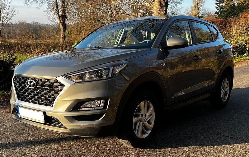 Grau Gebraucht 2020 Hyundai Tucson SUV | 17.300 € (Superpreis) - Bild 1/4