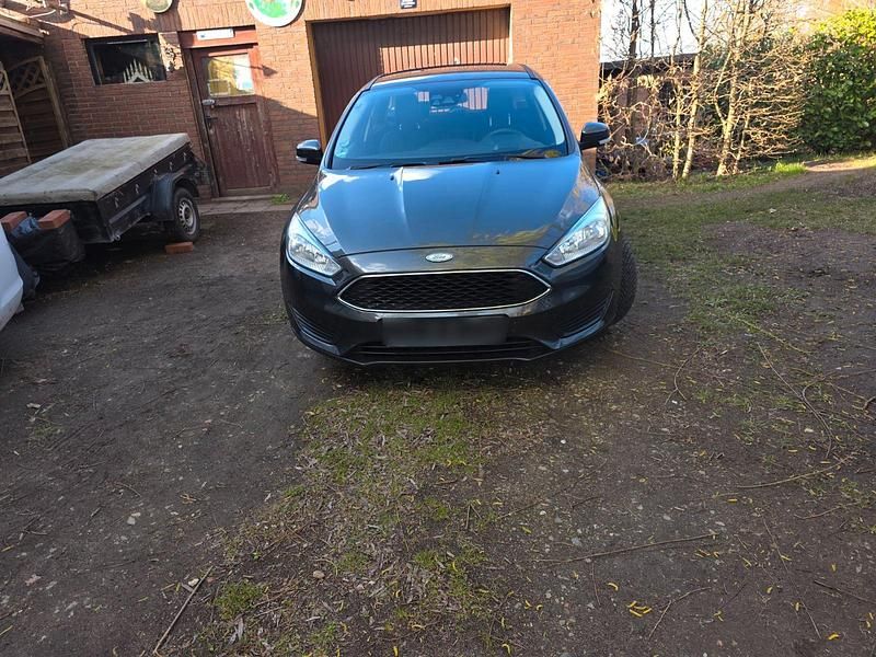 Gebraucht Ford Focus 101 PS (74 kW) 2016 Grau Kombi