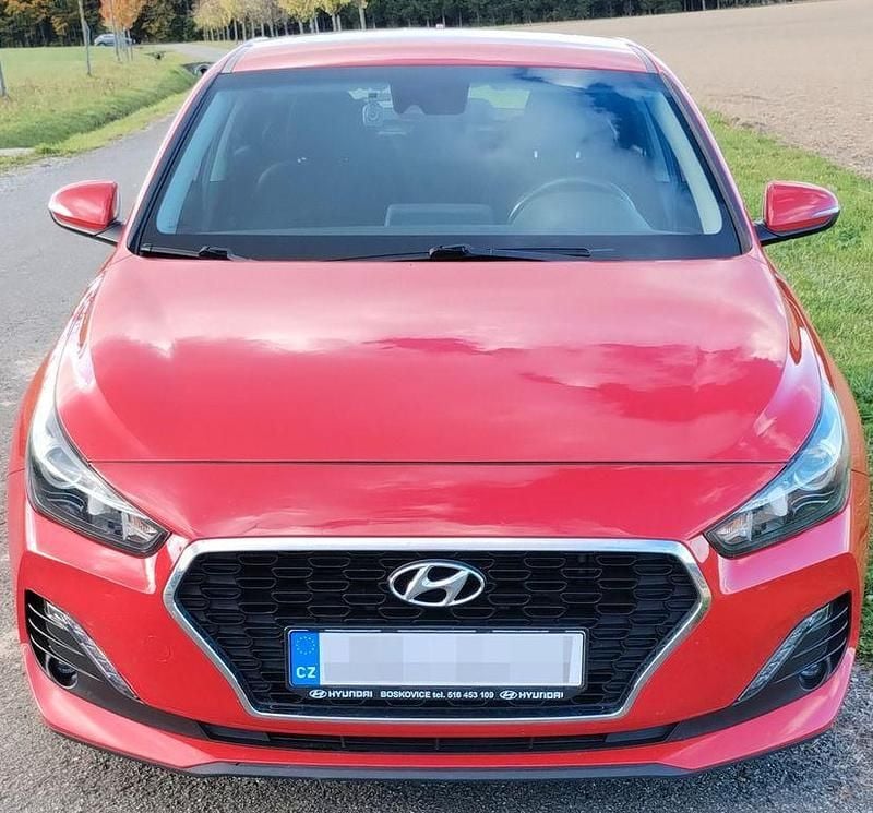 Rot Gebraucht 2019 Hyundai i30 Limousine | 10.000 € (Superpreis) - Bild 1/4
