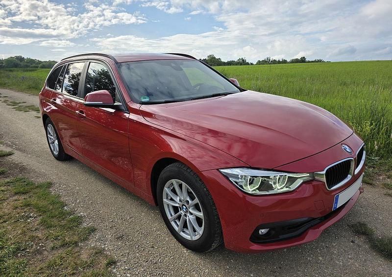 Gebraucht BMW 320 Advantage 190 PS (139 kW) 2019 Rot Kombi