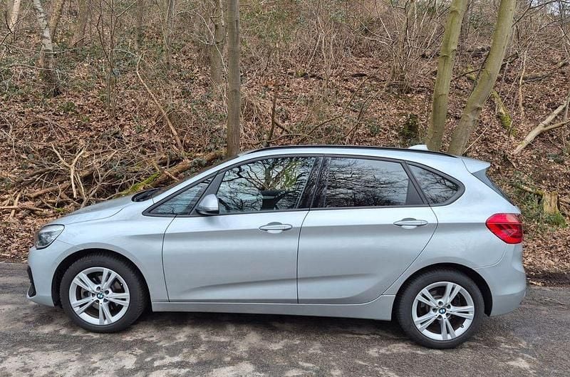 Silber Gebraucht 2020 BMW 218 Active Tourer Van / Kleinbus | 16.500 € (Fairer Preis) - Bild 1/4