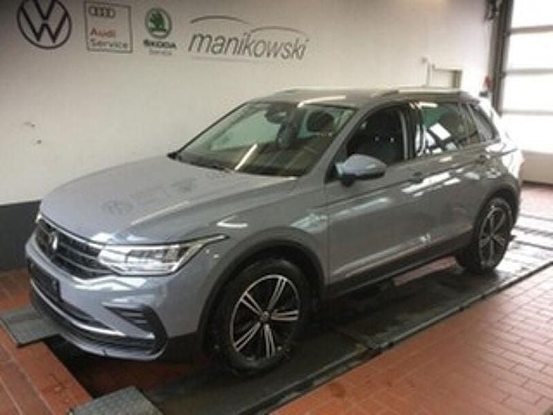 Grau Gebraucht 2022 VW Tiguan Active SUV | 23.901 € (Guter Preis) - Bild 1/1