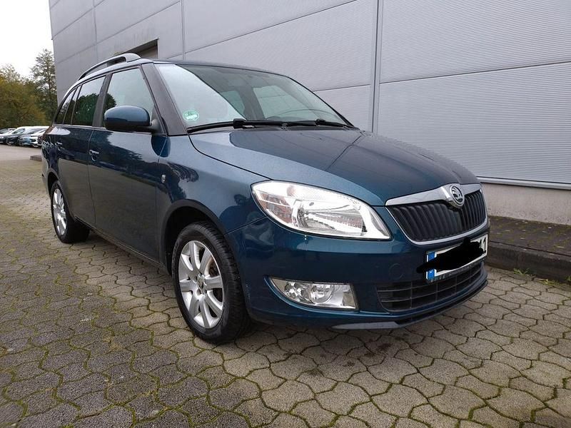 Grün Gebraucht 2013 Skoda Fabia Fresh Kleinwagen | 5.250 € (Fairer Preis) - Bild 1/4
