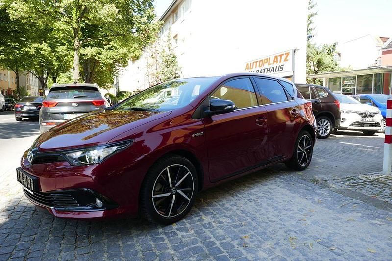 Weinrot Gebraucht 2017 Toyota Auris Hybrid Style Limousine | 14.450 € (Fairer Preis) - Bild 1/4