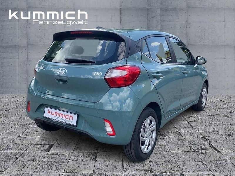 Neu Hyundai i10 Select 63 PS (46 kW) 2025 Mangrove green Kleinwagen