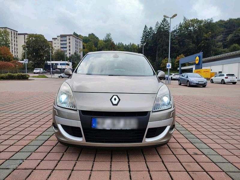 Beige Gebraucht 2010 Renault Mégane III Limousine | 3.500 € (Teuer) - Bild 1/4