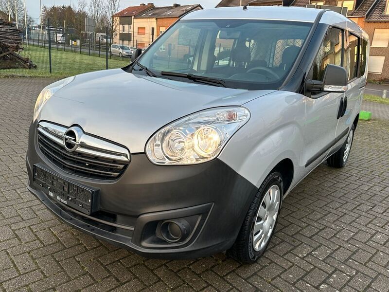 Silber Gebraucht 2019 Opel Combo Selection Van / Kleinbus | 14.499 € (Fairer Preis) - Bild 1/4