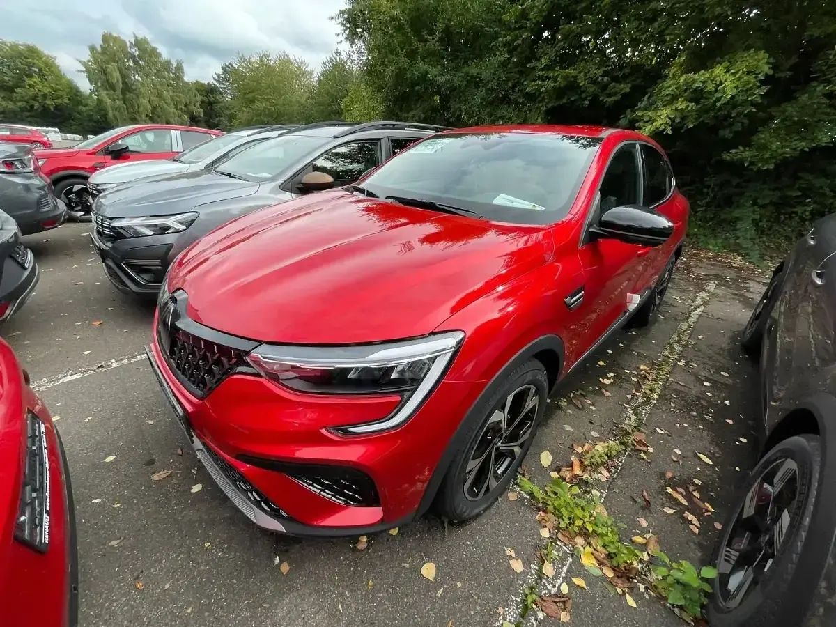Neu Renault Arkana Techno 103 PS (75 kW) 2025 Rot SUV