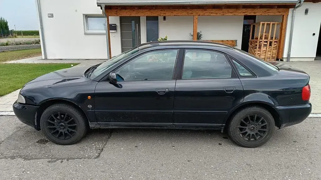 Gebraucht Audi A4 125 PS (91 kW) 1998 Schwarz Limousine
