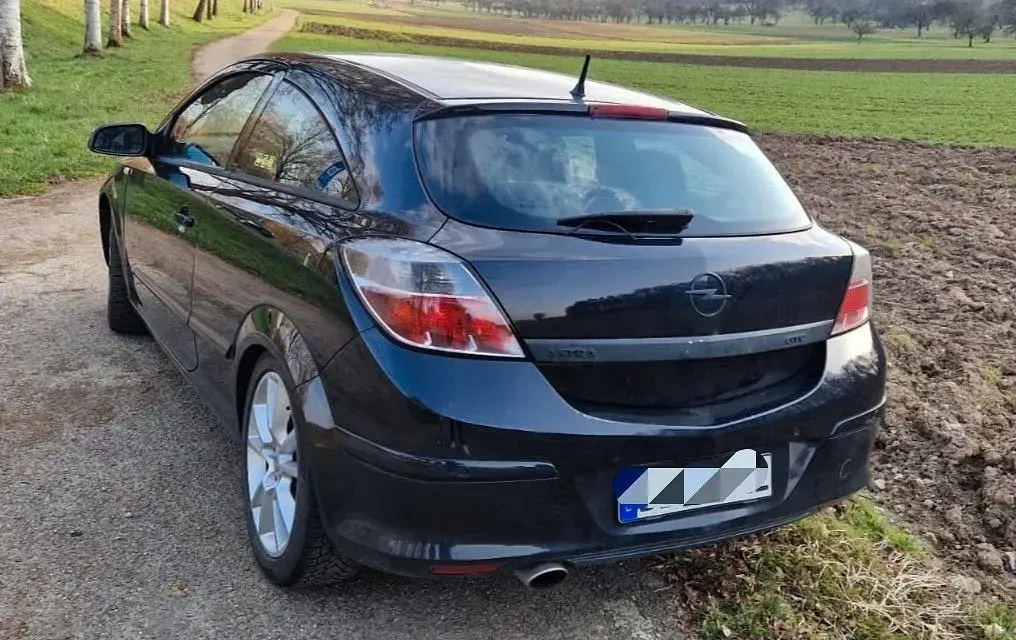 Second-hand Opel Astra 200 CP (147 kW) 2006 Negru Coupe