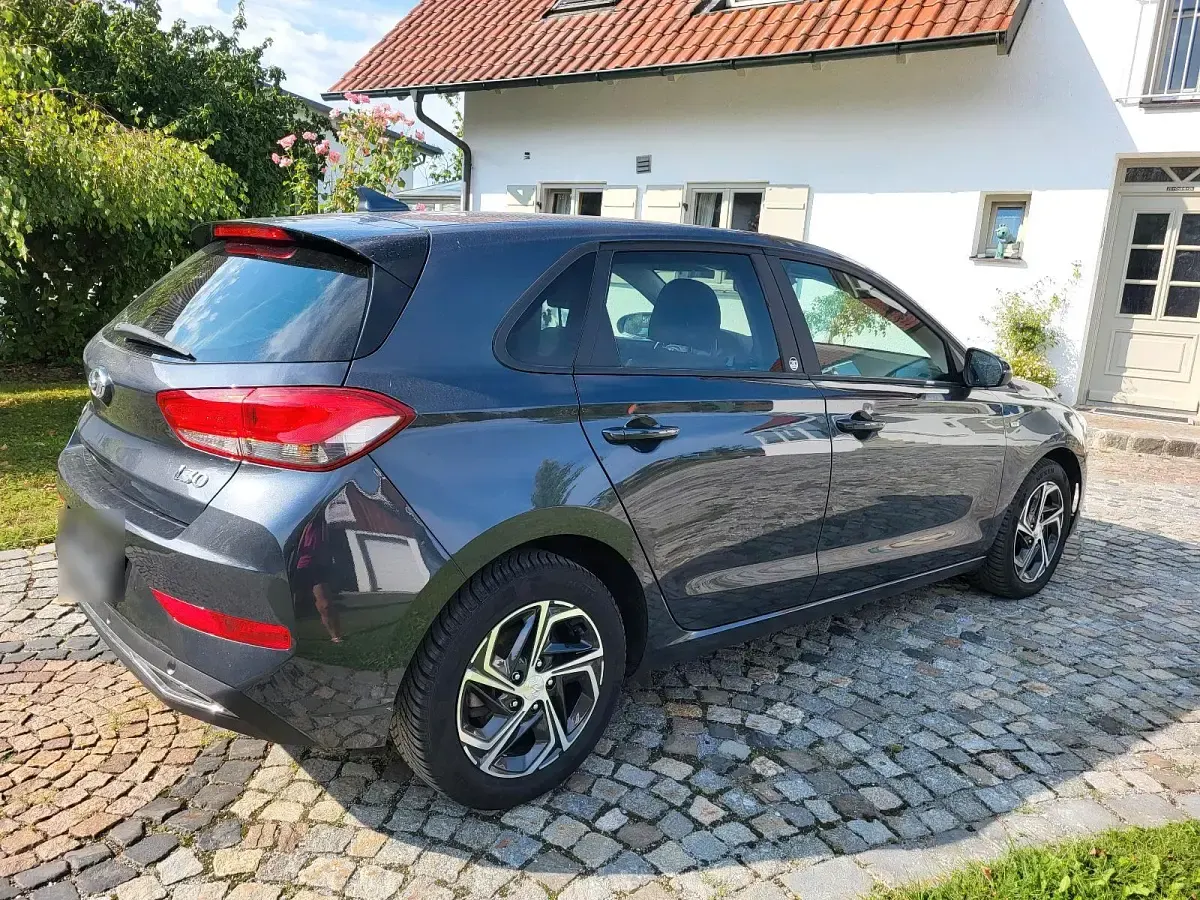 Gebraucht Hyundai i30 160 PS (117 kW) 2022 Grau Kleinwagen